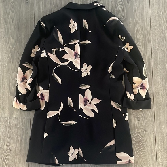 Dynamite Floral Blazer - Picture 4 of 7